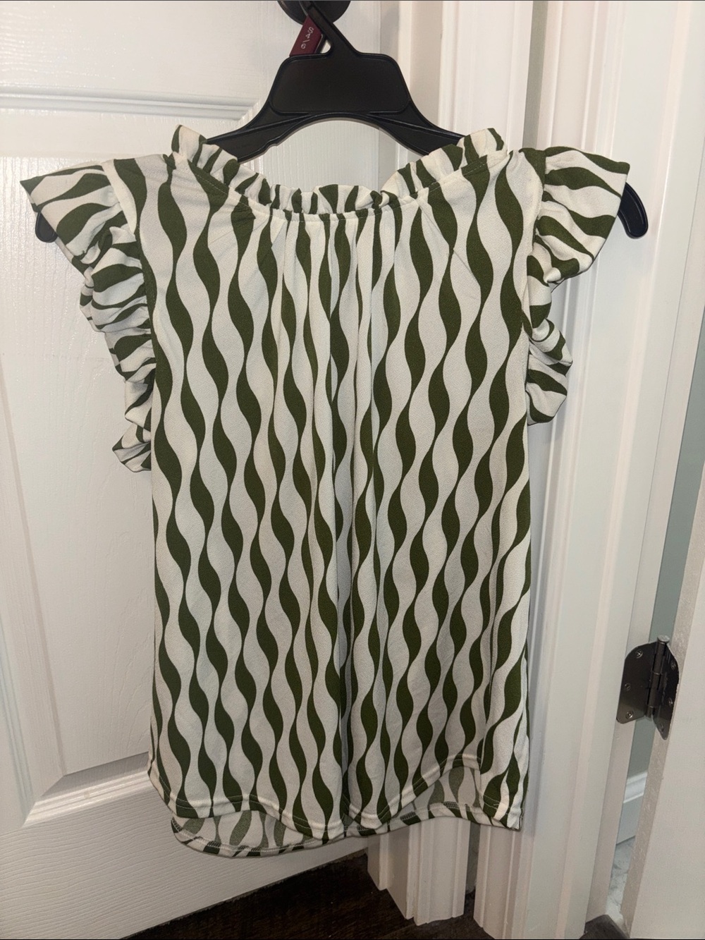 Green and White Wave Print Ruffle Sleeve Top-NWOT